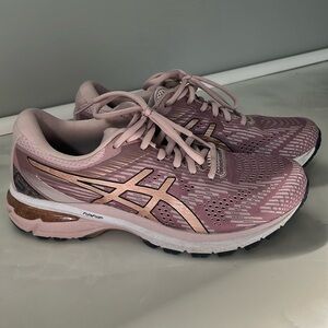 HARDLY WORN ASICS GT-2000 8